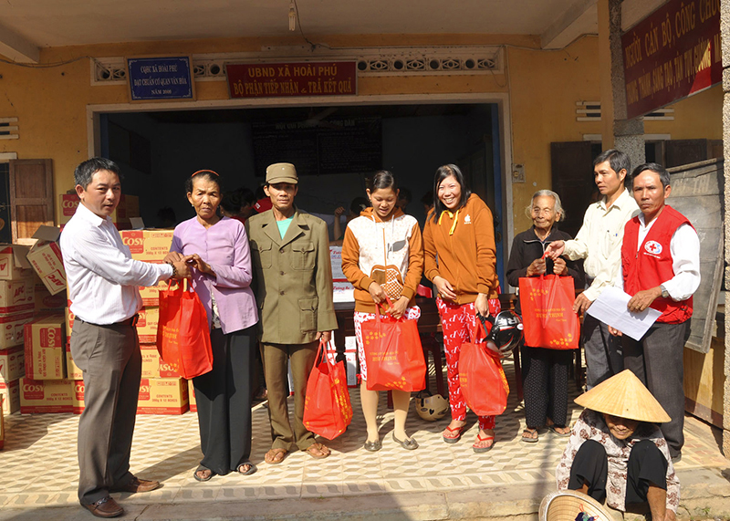 Hung Thinh làm từ thiện tại Hoài Nhơn Bình Định